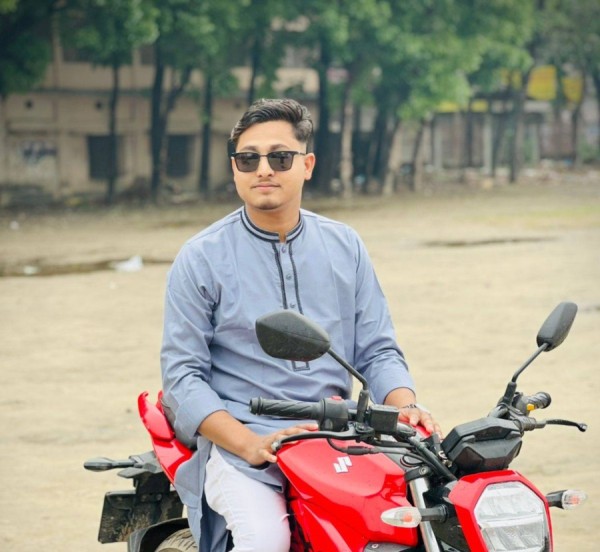 Nahid R Rahmqn, 25, Md Alomgir