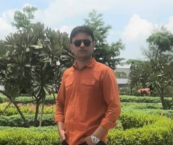 Mojumder, 43, Nazca