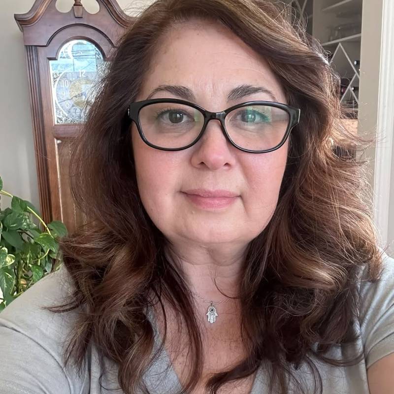Caroline, 41, South America