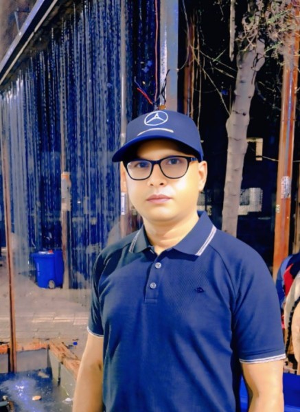 Montu Nazmul, 26, Stiro Dias