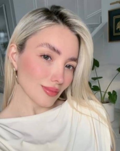 Mia Sofia, 39, edmonton alberta