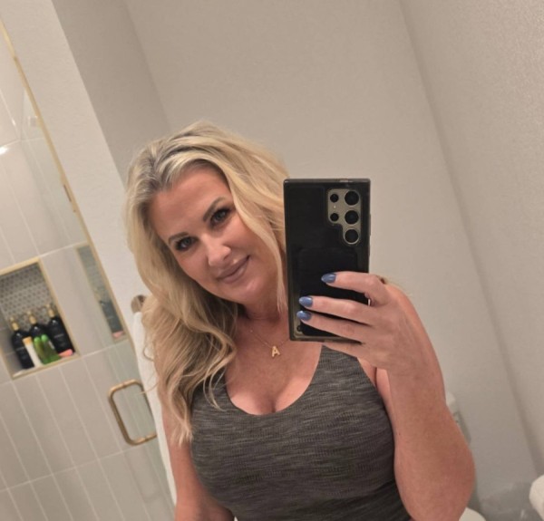 Anni, 40, India