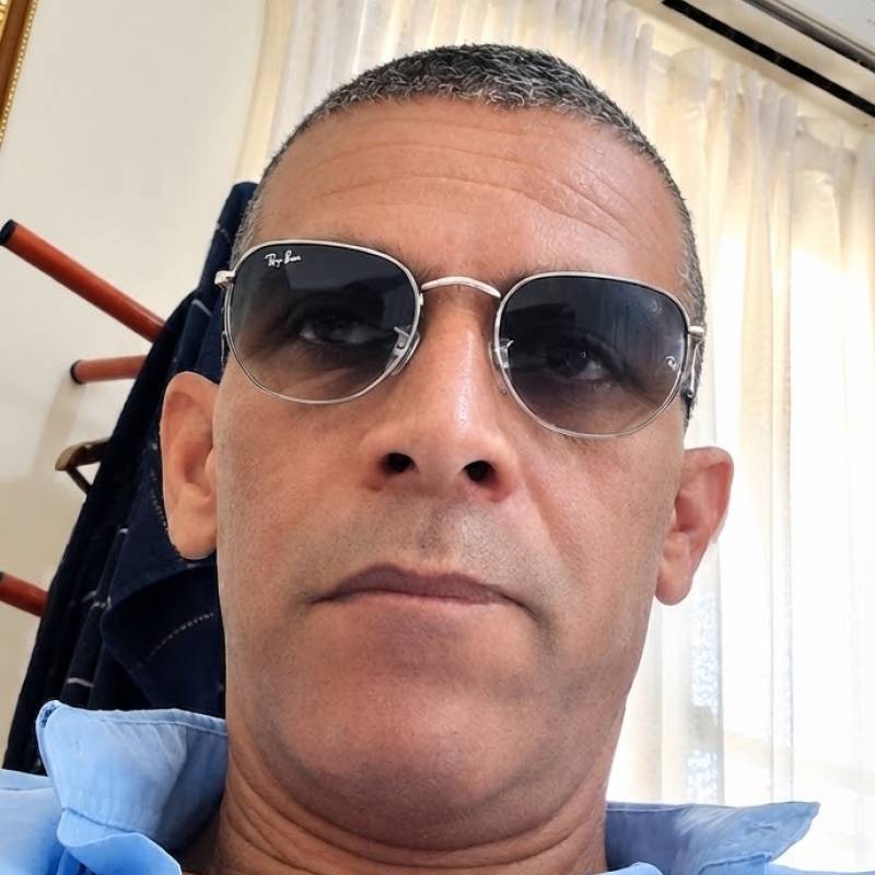 lamouri, 49, Surinam