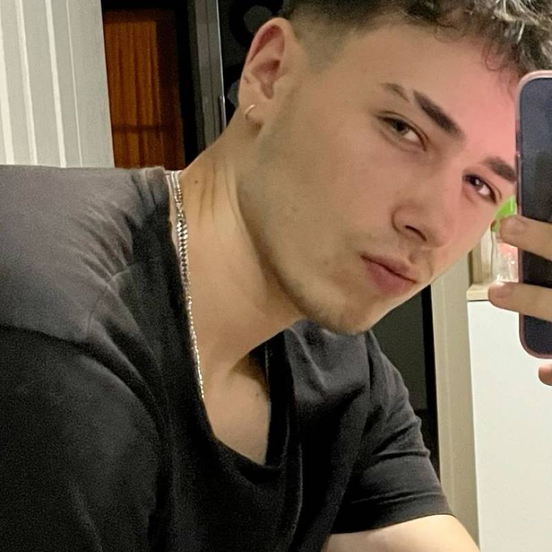 Emre, 18, Hugli