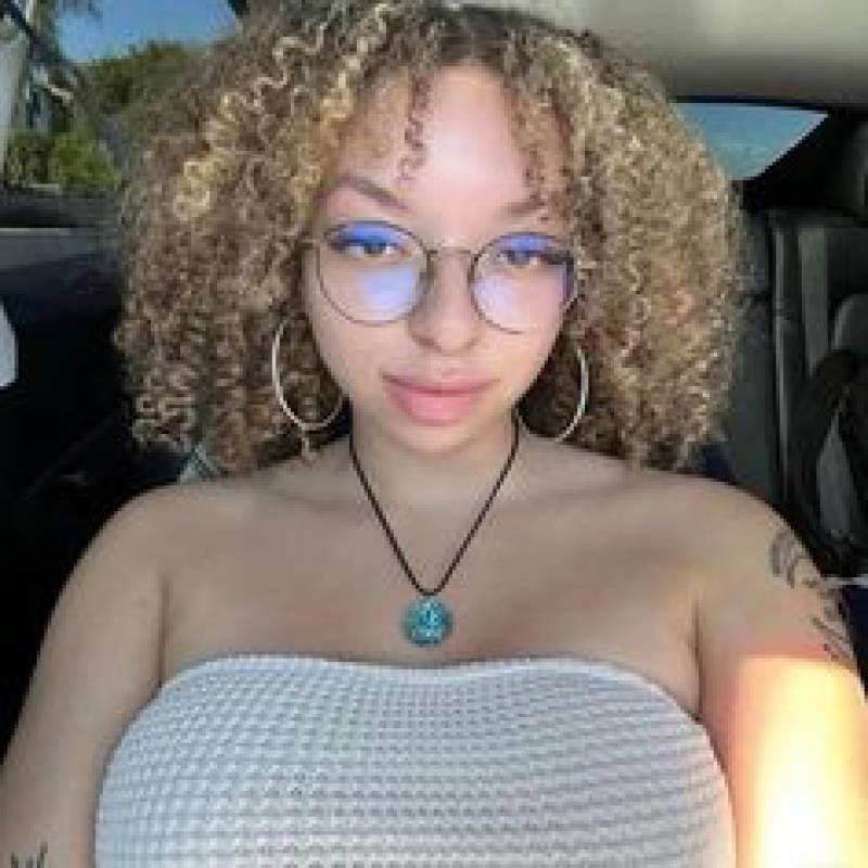 Aimee Quinn, 36, Mahayag