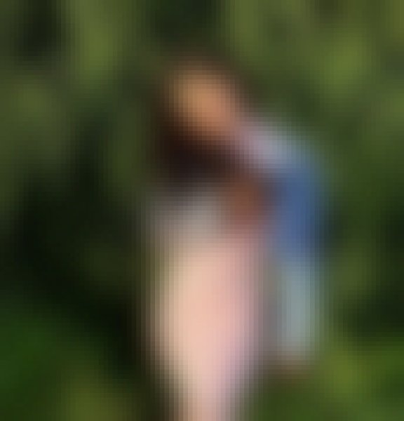 zahra, 19, Canada