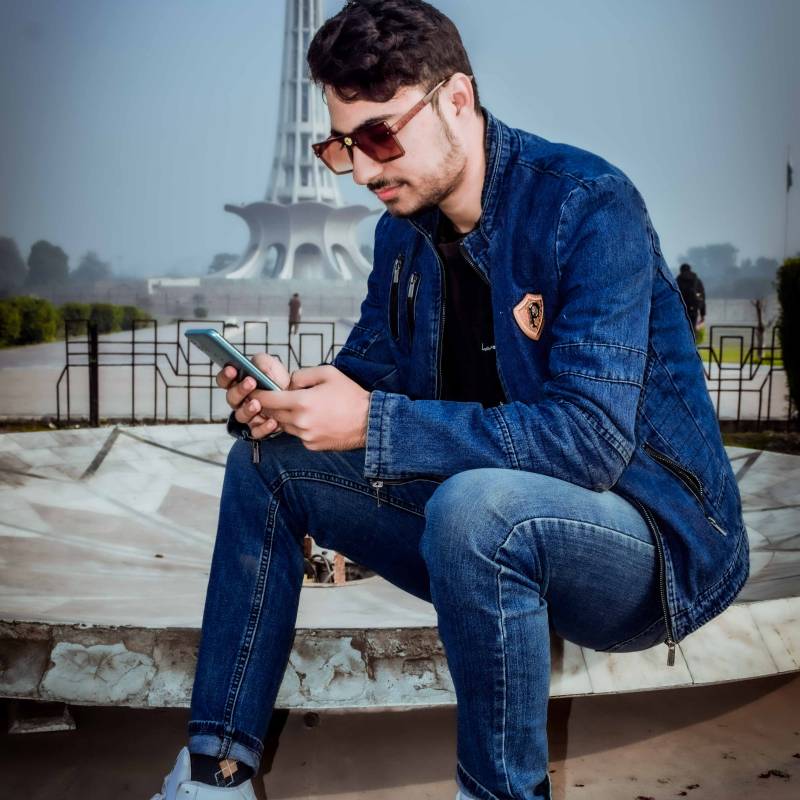 Uzair, 20, Udayn
