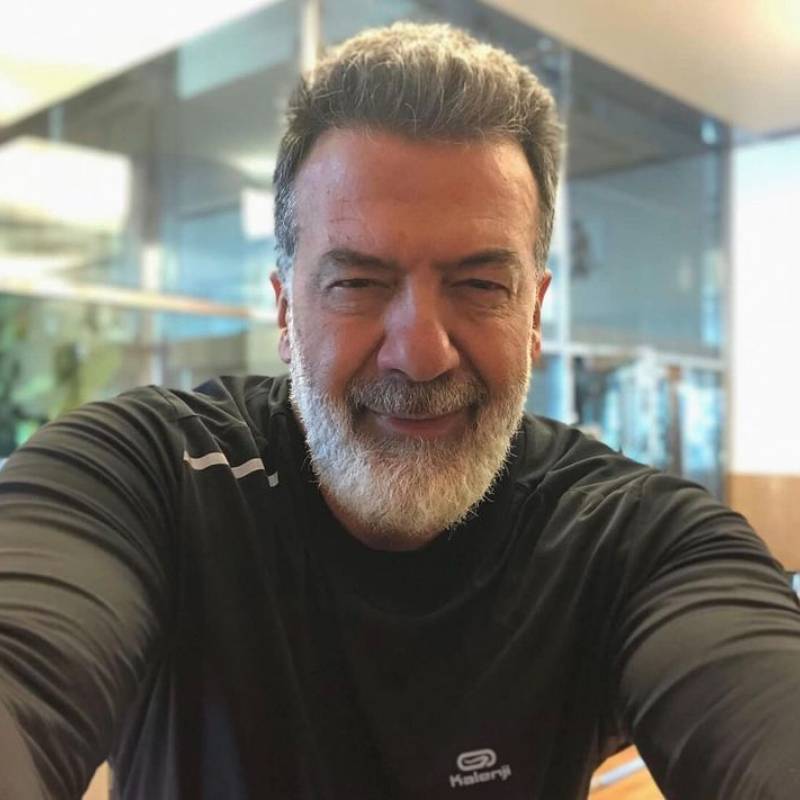 James, 45, Cazin