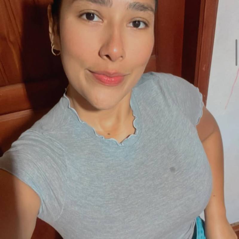 Laura, 41, Khaka
