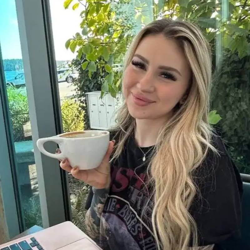 Alison Kate, 38, Manari