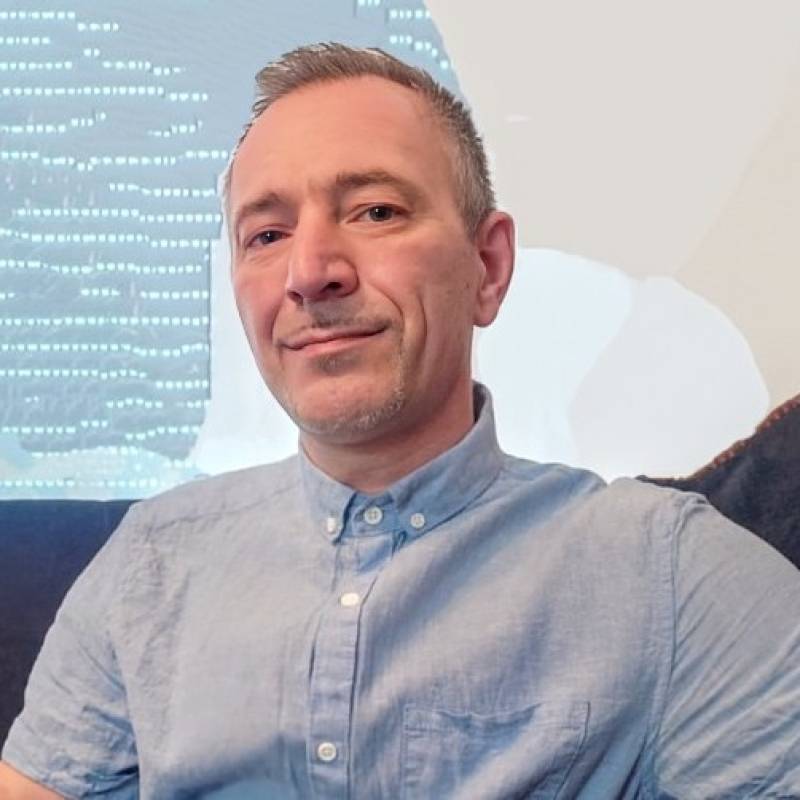 Zolee, 46, Nishig