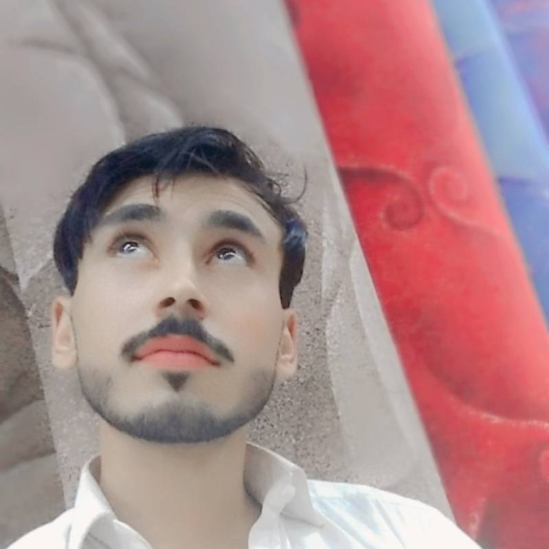 Zahoor, 25, Bertoua