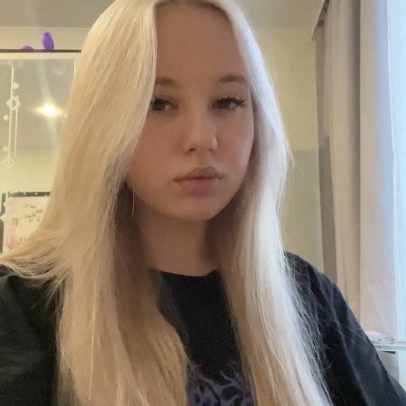alina, 27, Harra