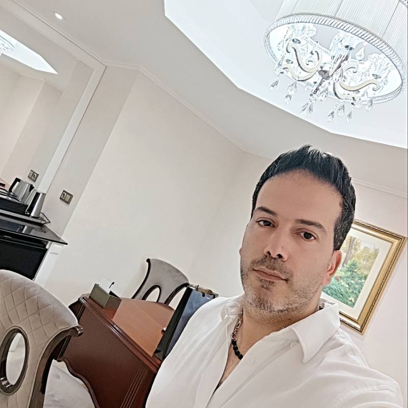 Pezhman, 41, Tamzoura