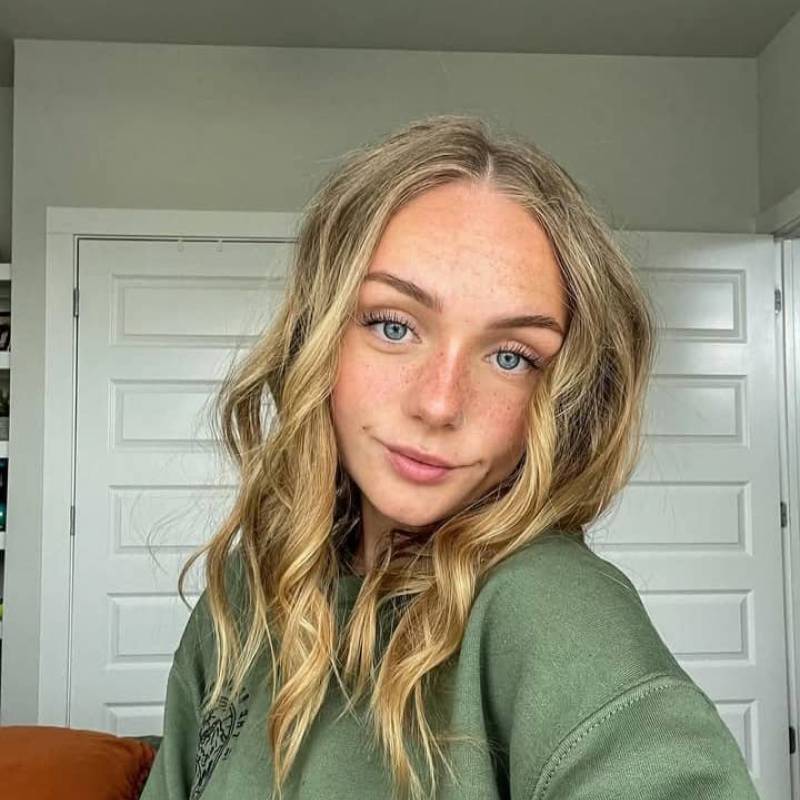 Sarah, 21, Almati