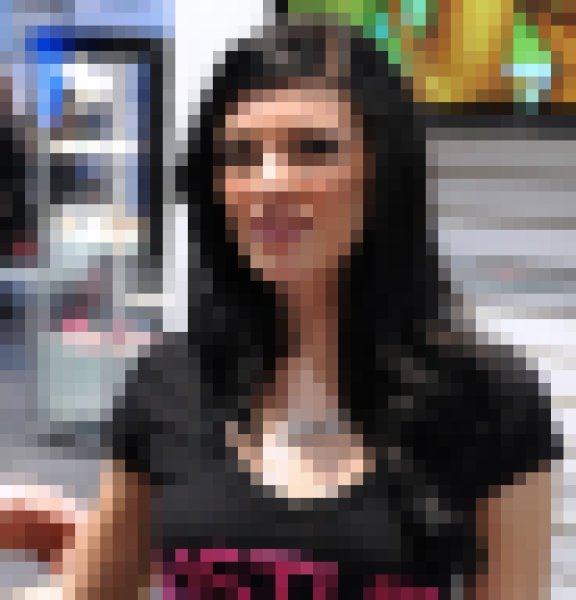 Charlotte Harris, 35, Zhegaozhen
