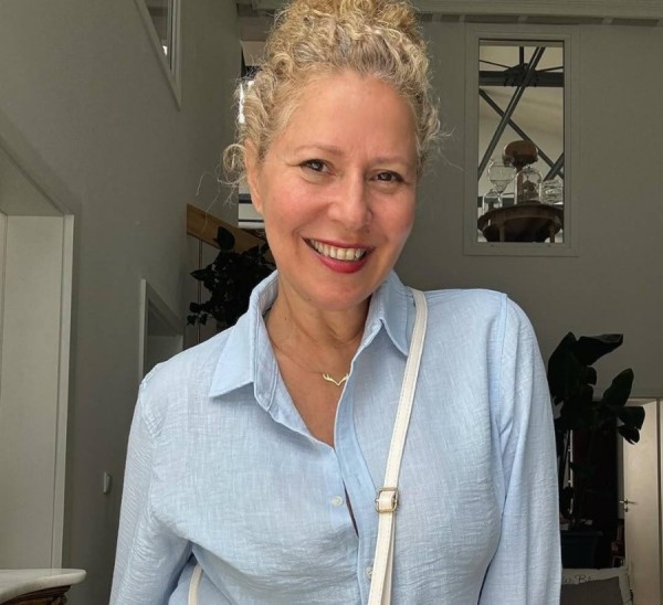 Asta, 54, Khorabar