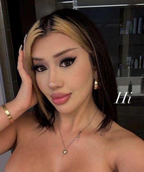 Clara, 29, Exeter England