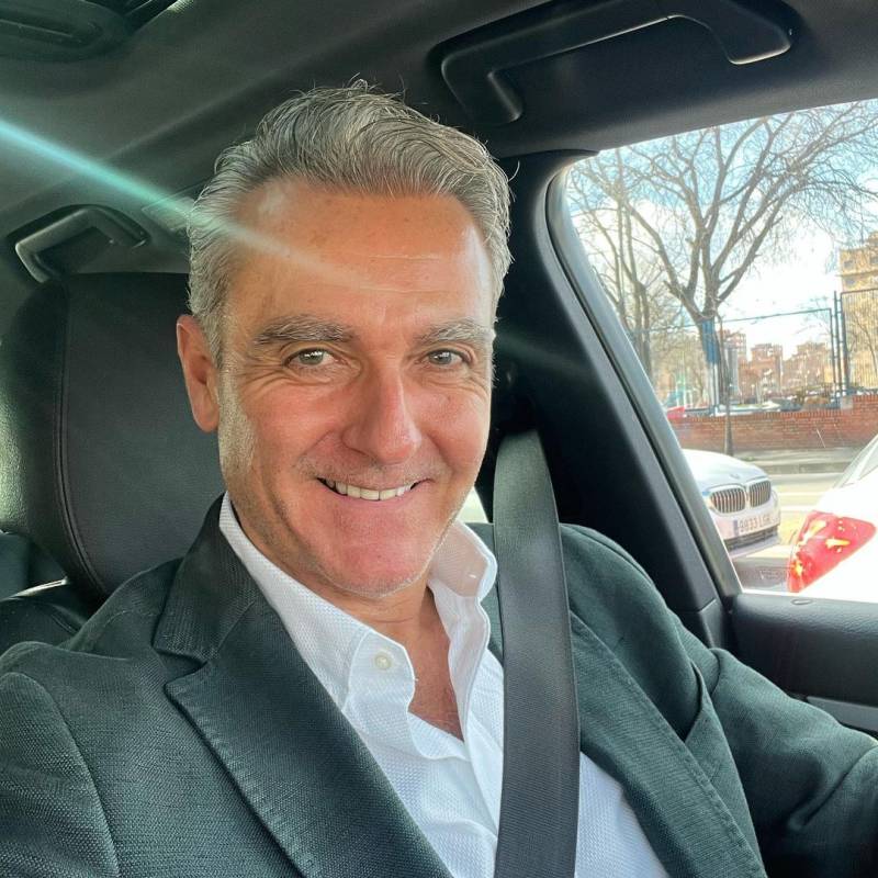 Robert, 59, Bhit Bhagwanpur