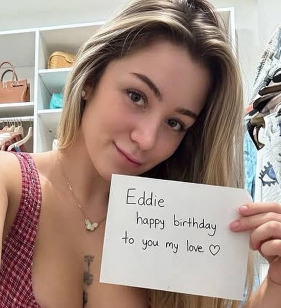 Amanda Kelly, 31, Pop