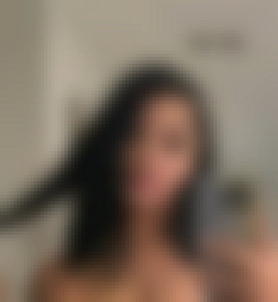 Samanta Torres, 28, India
