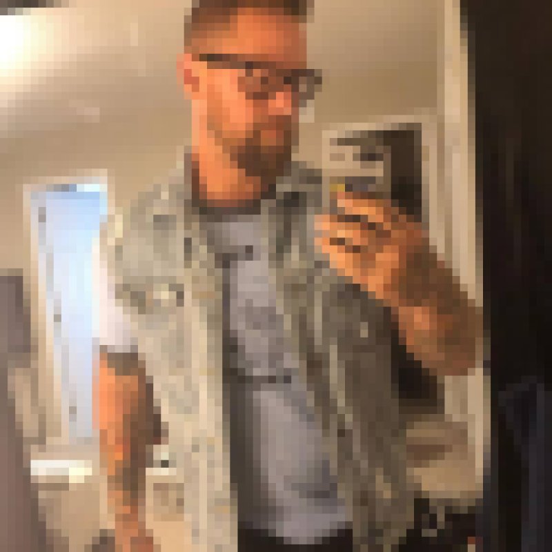 Mr B, 44, American Samoa