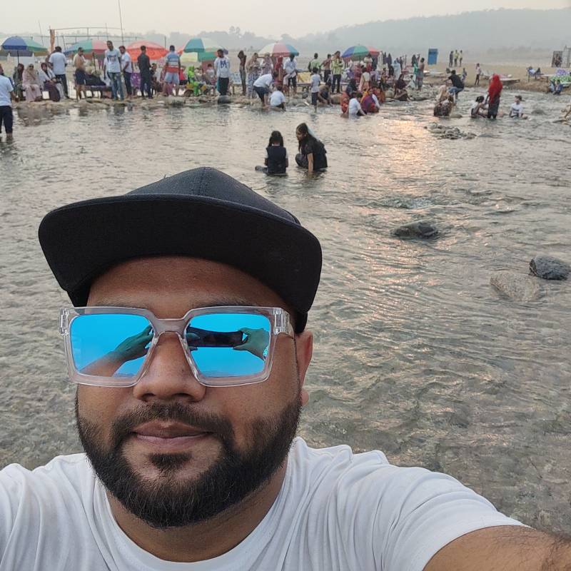 Junayed, 31, Nyregyhza
