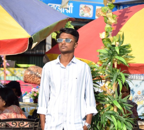 Roman, 18, Assar