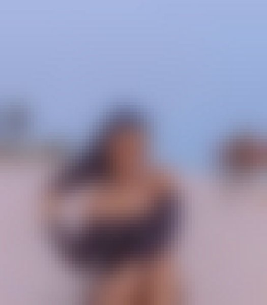 Charis, 21, Togo