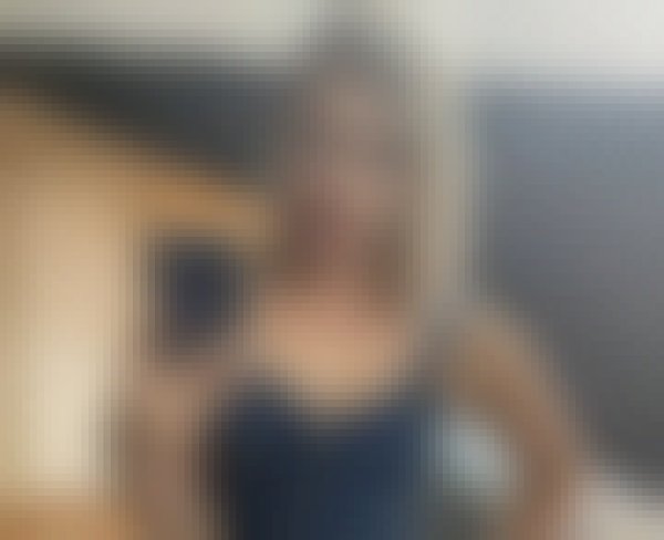 Roea, 34, Pakistan