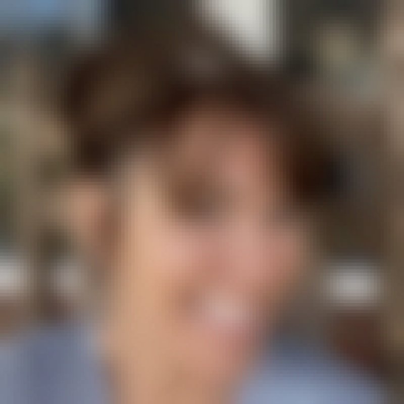 Elizabeth, 40, France