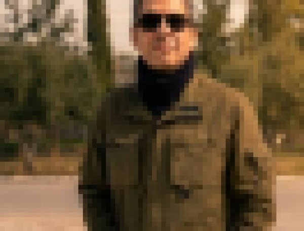 Khalid, 56, Melo