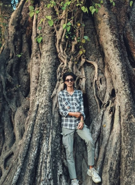 Riyad, 22, Bhiraha
