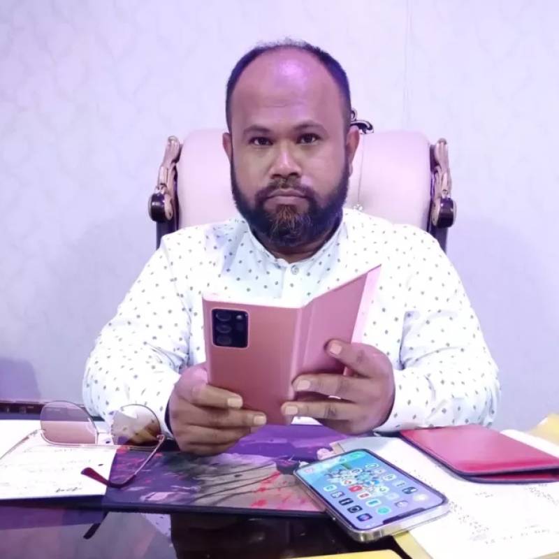 A.S.M.niloy, 41, Eschsuralzette