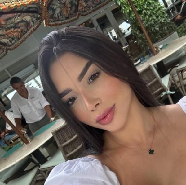 Mia Lavender, 33, Cuervos