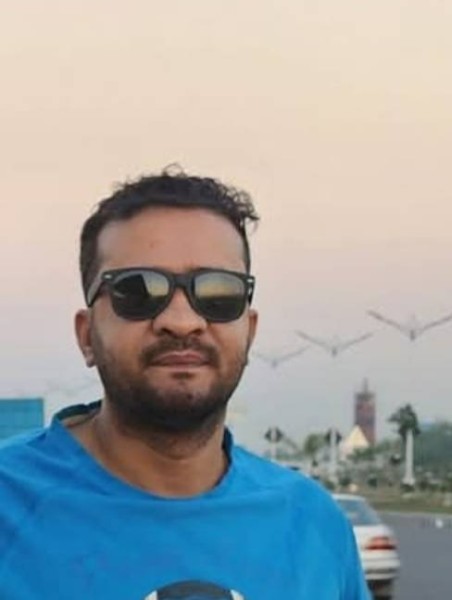 Akash, 41, Zwiyah