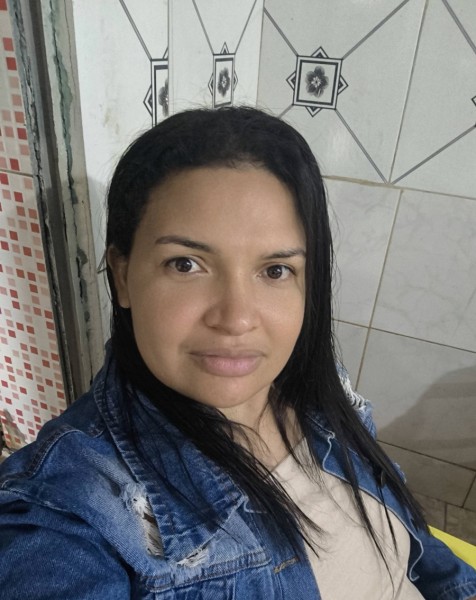 Valdirene, 32, Penarth