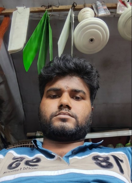 Santo, 24, Mahinawan