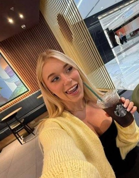 Elle Brooke, 45, Barel