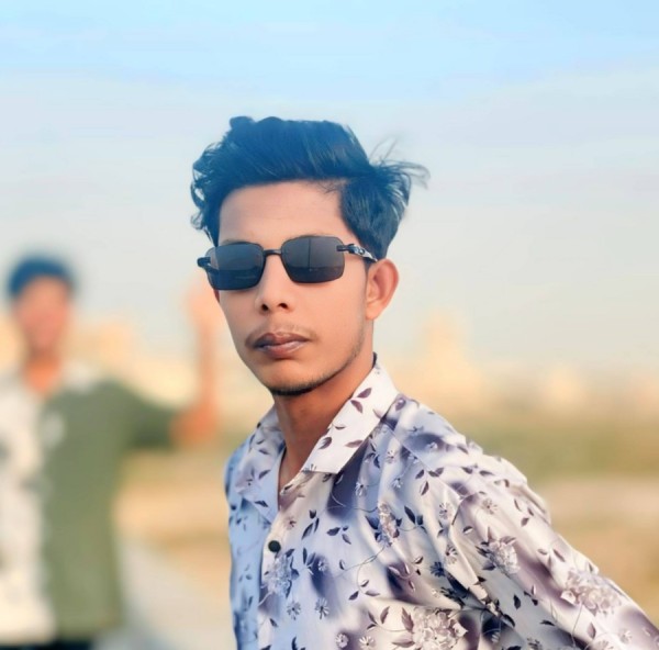 Ariyan, 26, Tsiately
