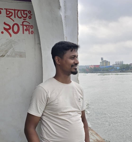 MONIR, 25, Pueblo
