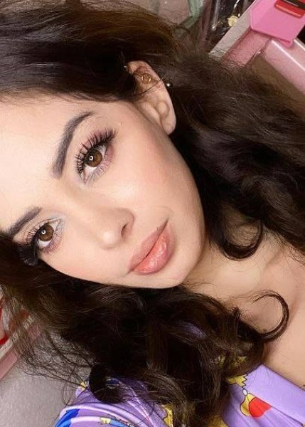 Becky Hector, 35, Bouansa