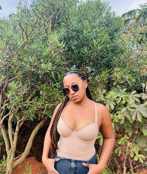 Mellanie, 22, Awsim