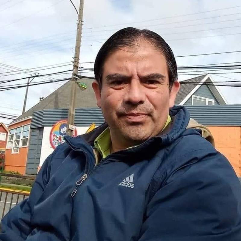Carlos, 38, Heswall