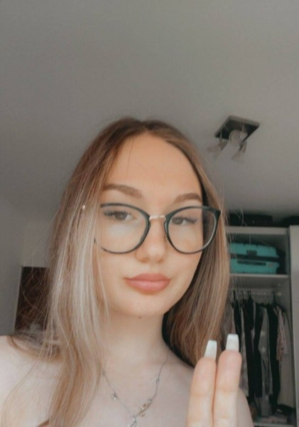 Aish, 31, Belgium