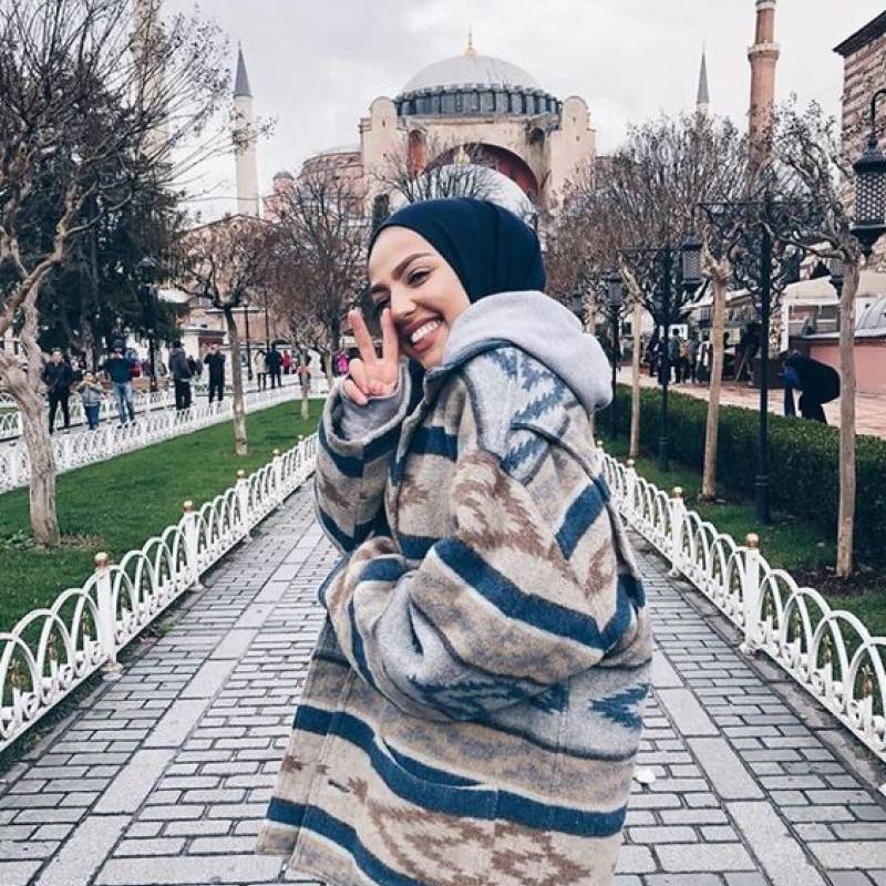 amira9925 dating