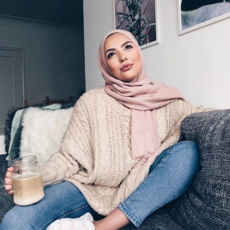 amira9925 dating
