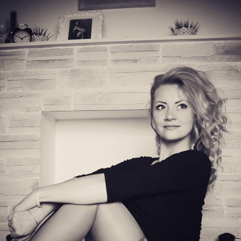 Angelina16121 dating